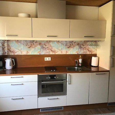 Kalevite Kodu 2-Toaline Apartment! Kuressaare Exteriör bild