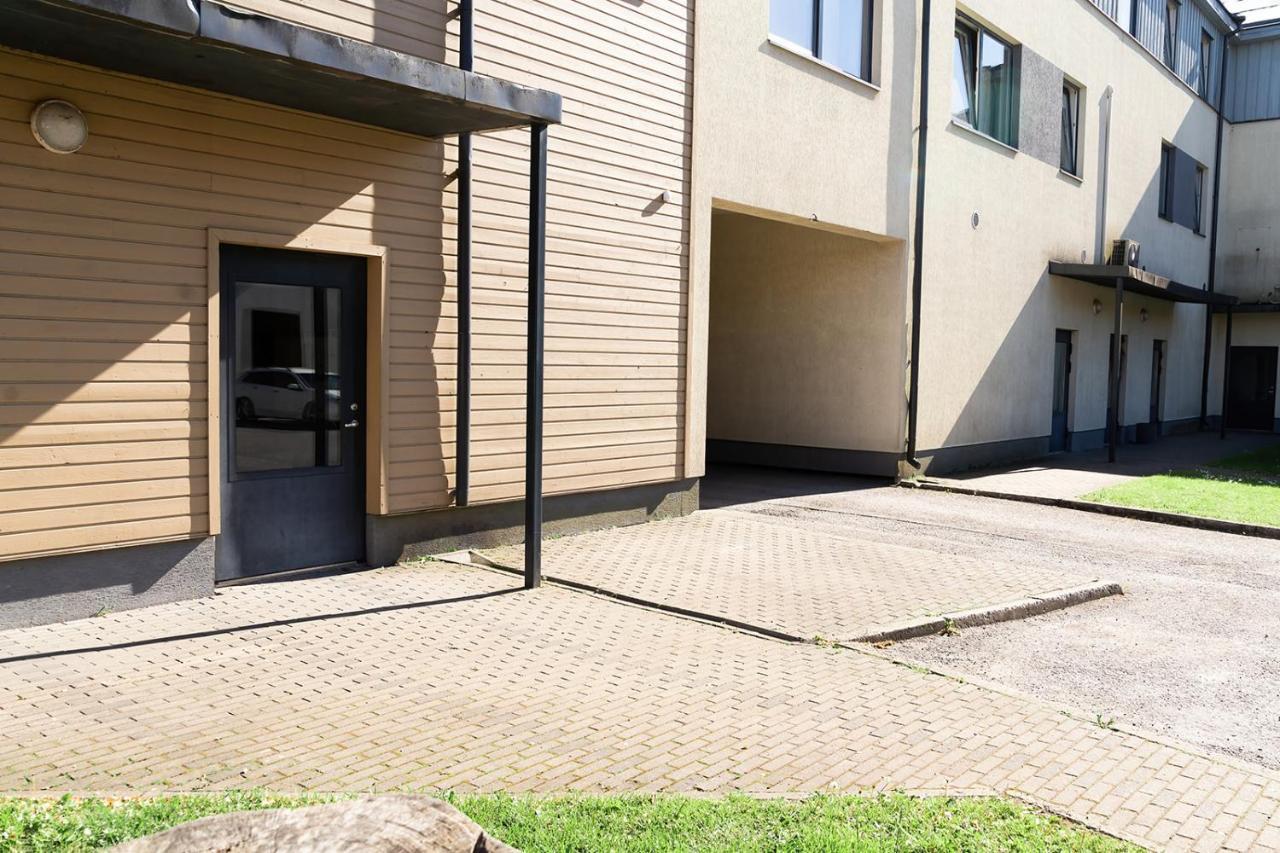 Kalevite Kodu 2-Toaline Apartment! Kuressaare Exteriör bild