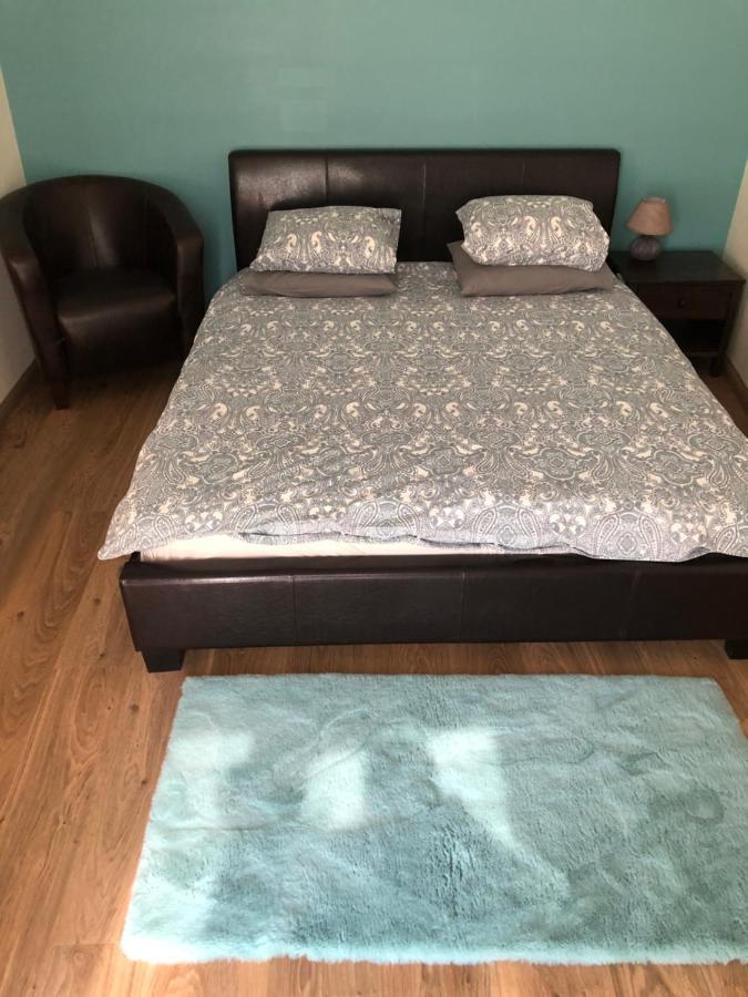 Kalevite Kodu 2-Toaline Apartment! Kuressaare Exteriör bild